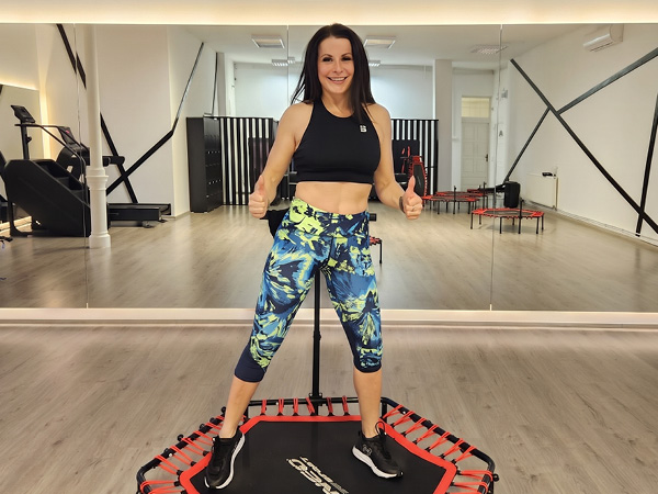 Gym Jumping a város felett Anitával